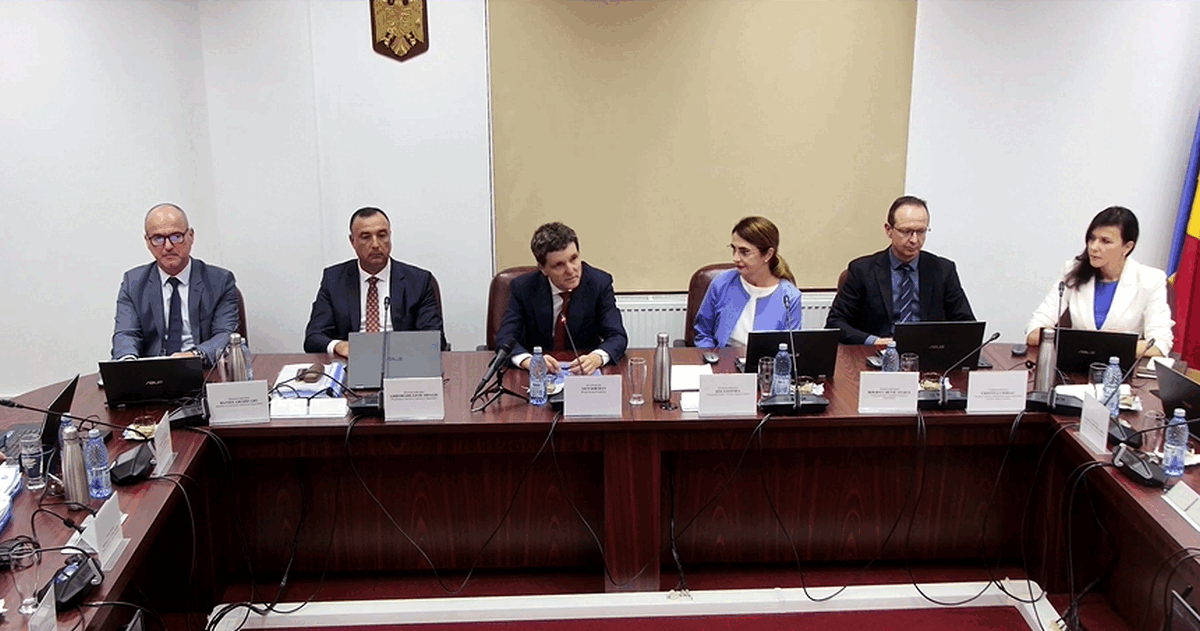 Președintele Nicușor Dan, la CSM: Miza desemnării procurorilor anti-magistrați Președintele Nicușor Dan a participat joi la ședința plenului Consiliului Superior al Magistraturii (CSM), unde subiectul prioritar pe ordinea de zi a vizat desemnarea procurorilor responsabili cu investigarea infracțiunilor comise de judecători și procurori