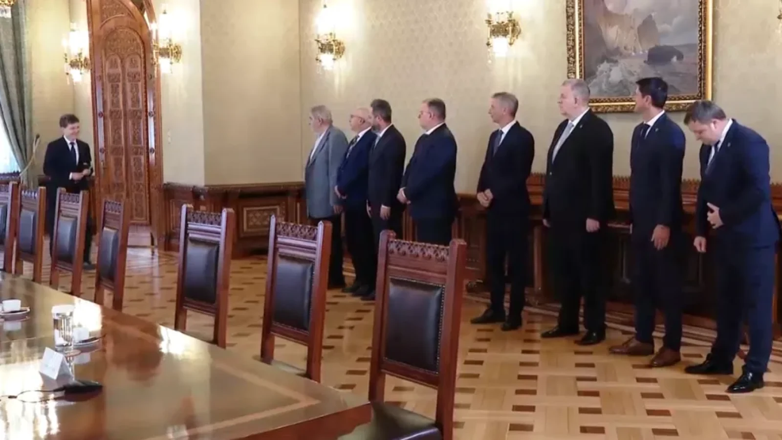 Minoritățile Naționale, Obstacol Neprevăzut pentru Guvernul Mureșan Grupul parlamentar al minorităților naționale, cu excepția UDMR, nu intenționează să acorde votul de încredere Guvernului propus de premierul desemnat Siegfried Mureșan