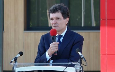 Nicușor Dan, președintele României, a participat la inaugurarea unui spital modernizat în județul Bistrița-Năsăud, unde a oferit o perspectivă neconvențională asupra realizărilor țării