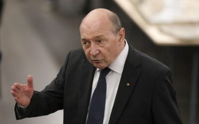 Băsescu, optimistic privind formarea noului Guvern Fostul președinte Traian Băsescu și-a exprimat opinia conform căreia Guvernul are șanse să treacă de votul Parlamentului, subliniind că parlamentarii nu ar fi dispuși să își piardă mandatele printr-un eventual scrutin anticipat