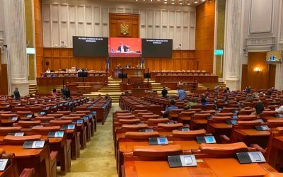 Negocieri intense în Parlament pentru formarea noului Guvern, cu PSD-ul pe poziții favorabile, dar cu necesitatea sprijinului de la AUR
