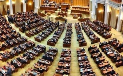 Schimbări majore în conducerea TVR și SRR, pe agendă la Parlament Birourile Permanente Reunite ale Senatului şi Camerei Deputaţilor se întrunesc marți, într-o ședință cu o agendă densă, printre subiectele stringente numărându-se numirea noilor conducători ai Societății Române de Televiziune (TVR) și Societății Române de Radiodifuziune (SRR)
