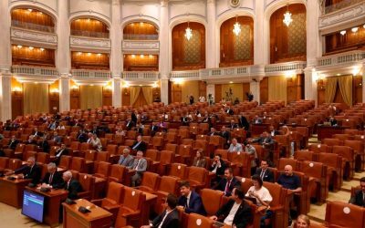 Grupul parlamentar PACE – Întâi România a lansat un atac frontal la adresa AUR, acuzând formațiunea suveranistă de o contradicție flagrantă între discursul public și voturile exprimate în Parlament pe tema Legii nr