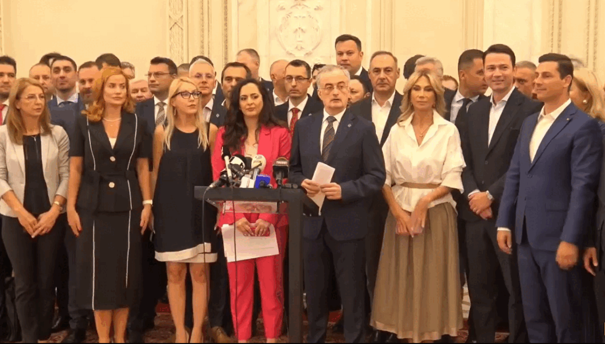 PNL și USR boicotează ședințele Camerei Deputaților Reprezentanții PNL și USR și-au anunțat boicotul tuturor activităților parlamentare, cu excepția întâlnirilor grupurilor proprii, ca protest față de modul în care PSD și AUR au redistribuit funcțiile de conducere din Biroul Permanent al Camerei Deputaților