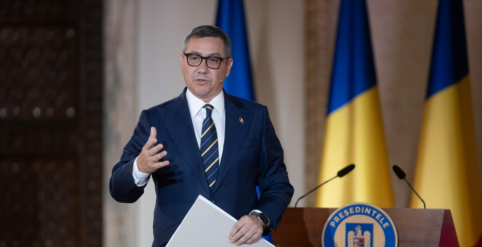 Victor Ponta, critici acide la adresa lui Siegfried Mureșan Desemnarea lui Siegfried Mureșan ca propunere pentru funcția de premier a stârnit reacții surprinse în spațiul politic, iar Victor Ponta, fost premier, nu a ratat ocazia de a critica dur europarlamentarul liberal