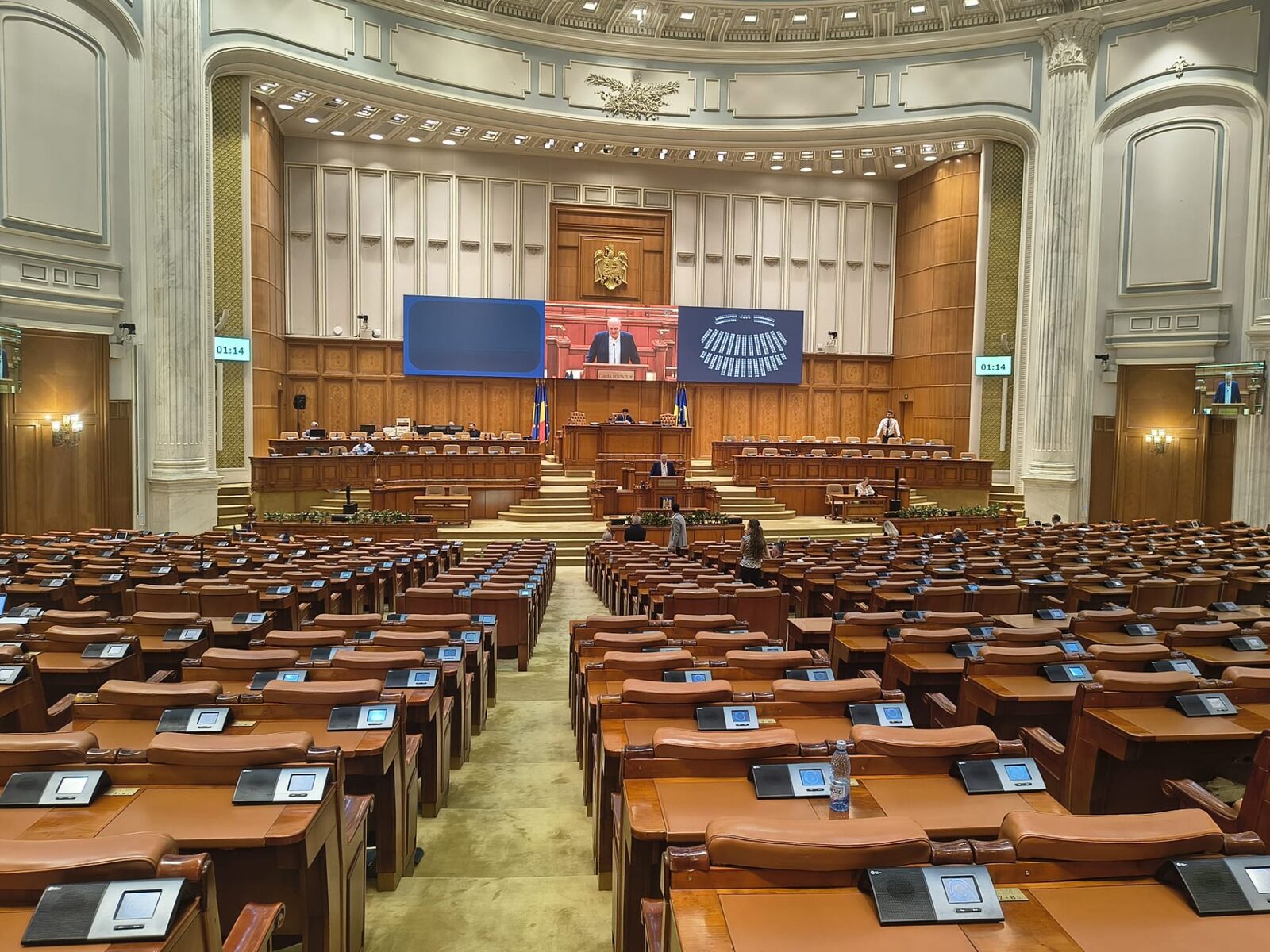 Deputații au dezbătut luni o modificare legislativă ce vizează corectarea unei prevederi care a generat încurajarea muncii la negru, în special în cazul contractelor part-time