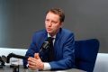 Decizia CCR privind anularea alegerilor, considerată de Mureșan una care trebuie respectată Siegfried Mureșan a declarat că decizia Curții Constituționale referitoare la anularea și repetarea alegerilor prezidențiale din 2024 trebuie respectată, subliniind totodată necesitatea unor clarificări suplimentare cu privire la evenimentele care au condus la această situație