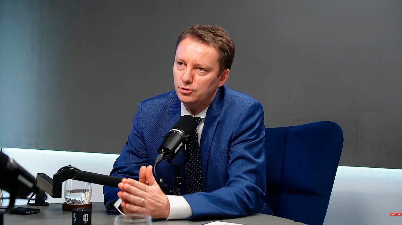 Decizia CCR privind anularea alegerilor, considerată de Mureșan una care trebuie respectată Siegfried Mureșan a declarat că decizia Curții Constituționale referitoare la anularea și repetarea alegerilor prezidențiale din 2024 trebuie respectată, subliniind totodată necesitatea unor clarificări suplimentare cu privire la evenimentele care au condus la această situație