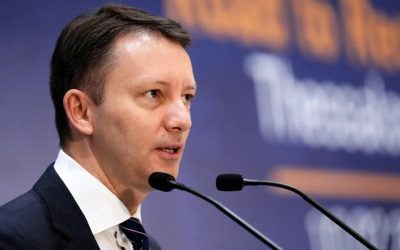 Siegfried Mureșan, europarlamentarul propus de PNL, USR și UDMR pentru funcția de prim-ministru, a devenit un punct central în disputa politică privind formarea noului guvern