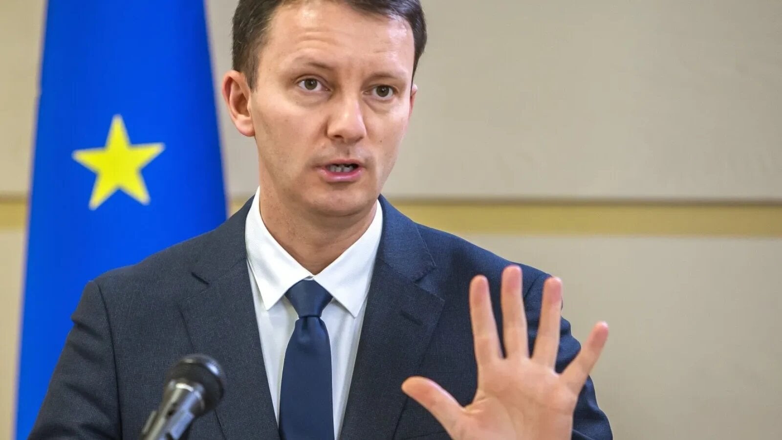 Premierul desemnat Siegfried Mureșan a transmis un mesaj ferm înaintea negocierilor decisive pentru formarea unei majorități parlamentare, anunțând că va continua reformele începute de Guvernul Ilie Bolojan și că nu va ceda presiunilor celor care beneficiază de privilegii în instituțiile statului