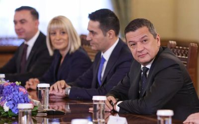 Liderul PSD, SORIN GRINDEANU, a declarat, joi, la ieșirea de la consultările de la Palatul Cotroceni, că în prezent niciuna dintre taberele politice nu dispune de o majoritate parlamentară clară pentru învestirea unui nou Guvern