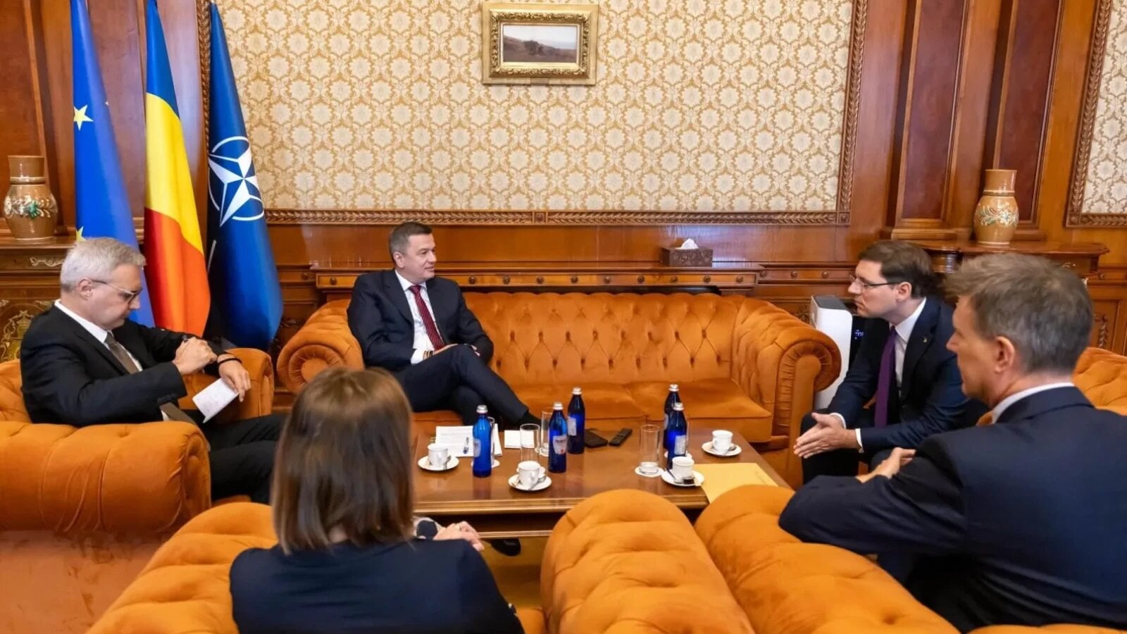 PSD, pe poziții de forță: Grindeanu sfidează propunerea Mureșan și vizează premieratul Președintele PSD, Sorin Grindeanu, ar fi transmis ambasadorilor Franței, Germaniei și Regatului Unit că social-democrații nu vor vota Guvernul propus de premierul desemnat Siegfried Mureșan, PSD dorind preluarea conducerii Executivului, cu Grindeanu în funcția de prim-ministru