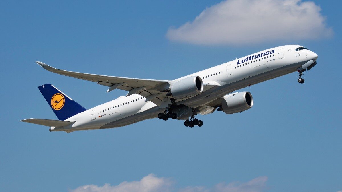 Reacția controversată a Lufthansa pe X stârnește dezbateri Compania aeriană germană Lufthansa se află în centrul unei controverse după ce o postare pe platforma X (fosta Twitter) a fost considerată de mulți utilizatori drept „obraznică” și nepotrivită