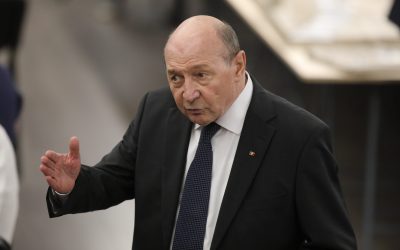 Critici la adresa implicării UDMR în politică nn Fostul președinte TRAIAN Băsescu a criticat duminică seară, 13 septembrie, implicarea Uniunii Democrate Maghiare din România (UDMR) în negocierile politice de la București