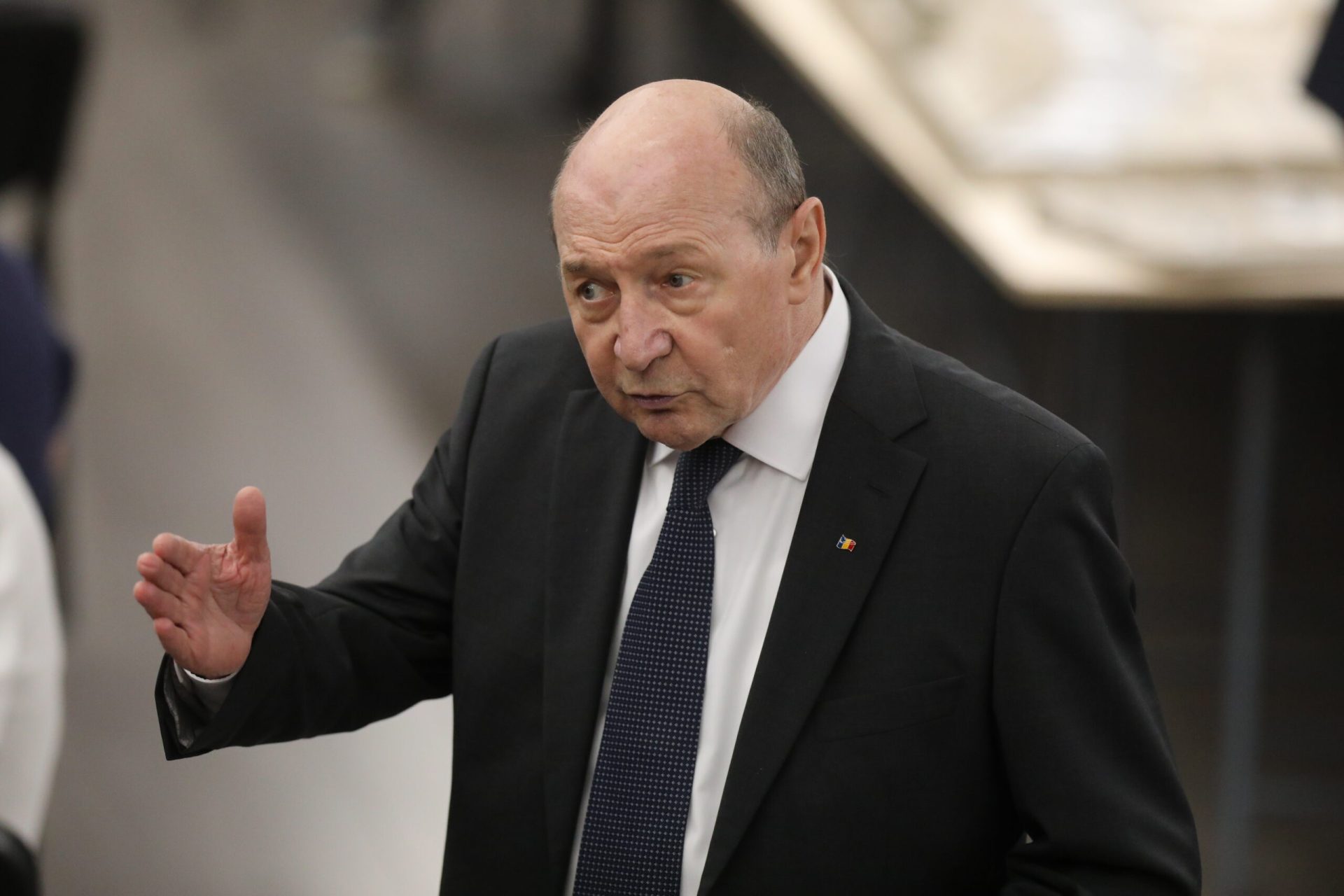 Critici la adresa implicării UDMR în politică nn Fostul președinte TRAIAN Băsescu a criticat duminică seară, 13 septembrie, implicarea Uniunii Democrate Maghiare din România (UDMR) în negocierile politice de la București