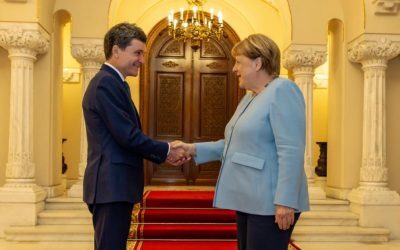 Angela Merkel, la Cotroceni, pentru discuții politice și lansarea memoriilor Fostul cancelar german Angela Merkel s-a aflat astăzi la Palatul Cotroceni, unde a purtat discuții cu Președintele României, Klaus Iohannis