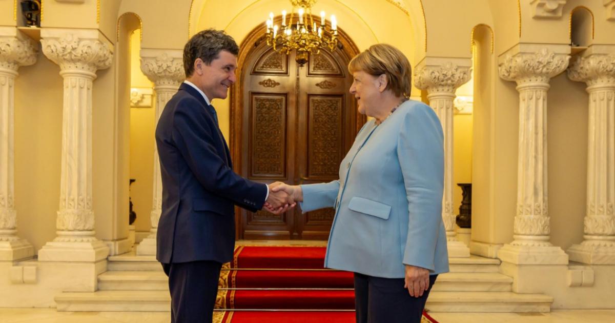 Angela Merkel, la Cotroceni, pentru discuții politice și lansarea memoriilor Fostul cancelar german Angela Merkel s-a aflat astăzi la Palatul Cotroceni, unde a purtat discuții cu Președintele României, Klaus Iohannis