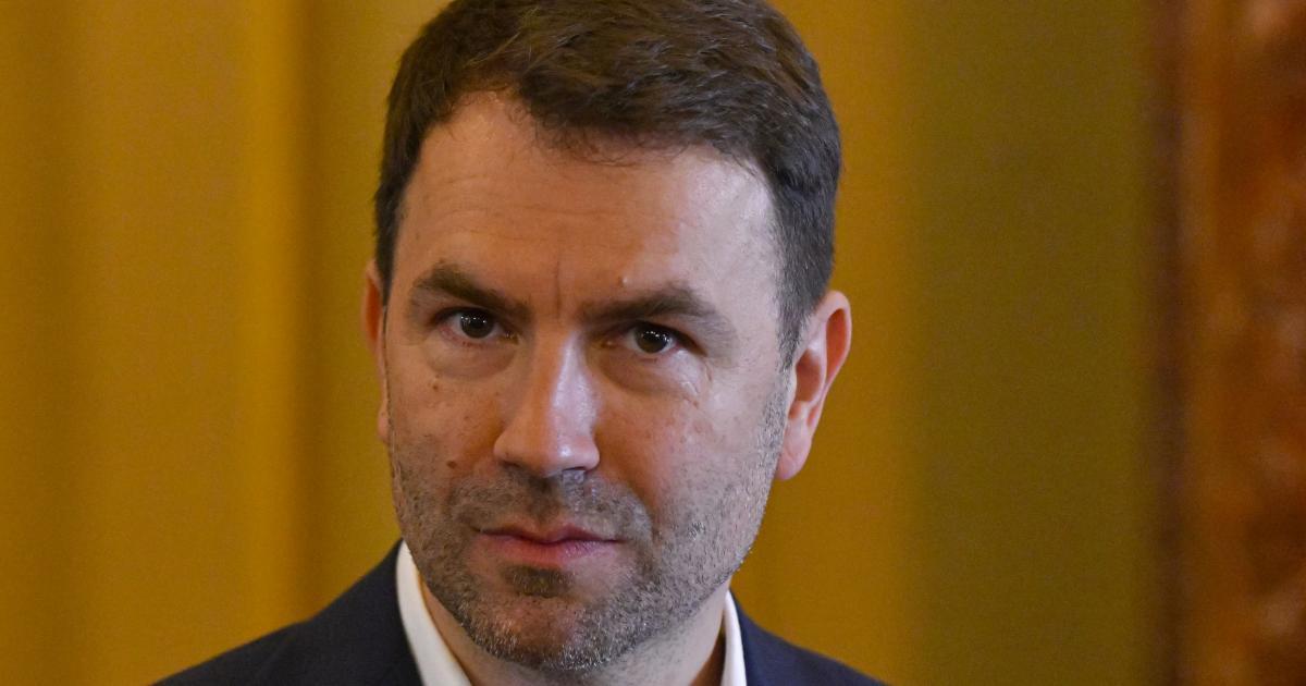 UDMR, acuzat că a facilitat creșterea influenței AUR și SOS în Parlament Deputatul USR Cătălin Drulă a acuzat UDMR că, prin votul său, a contribuit la creșterea influenței partidelor AUR și SOS în conducerea Camerei Deputaților