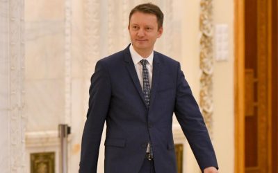 Siegfried Mureșan, nominalizat pentru funcția de premier, a prezentat astăzi programul de guvernare și lista cabinetului propus, marcând un nou pas în procesul de formare a unui nou Executiv, după eșecurile precedente ale lui Eugen Tomac și Adrian Veștea