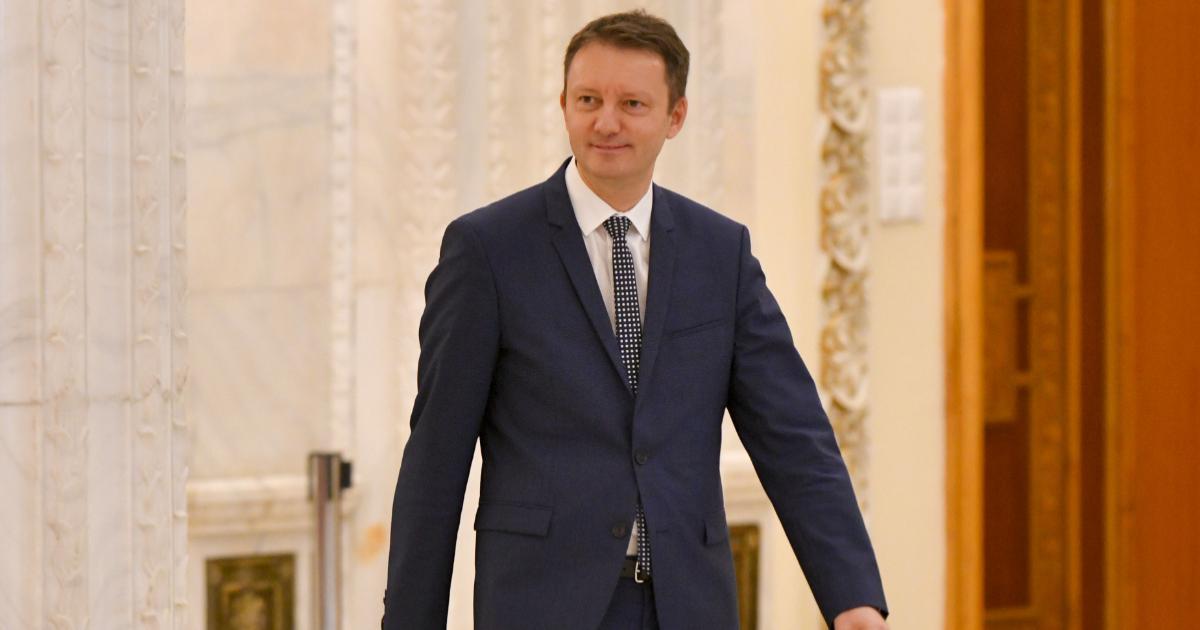 Siegfried Mureșan, nominalizat pentru funcția de premier, a prezentat astăzi programul de guvernare și lista cabinetului propus, marcând un nou pas în procesul de formare a unui nou Executiv, după eșecurile precedente ale lui Eugen Tomac și Adrian Veștea