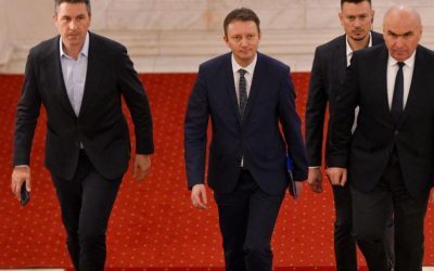 Premierul desemnat Siegfried Mureșan a depus sâmbătă la Parlament programul de guvernare și lista noilor miniștri, demarând astfel procesul pentru obținerea votului de învestitură
