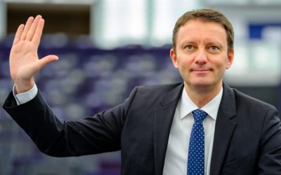 Premierul desemnat, SIEGFRIED MUREȘAN, și-a exprimat disponibilitatea de a discuta programul de guvernare cu președintele PSD, SORIN GRINDEANU, precizând însă că eventuala întâlnire ar trebui să aibă loc la Parlament, nu la sediul social-democraților