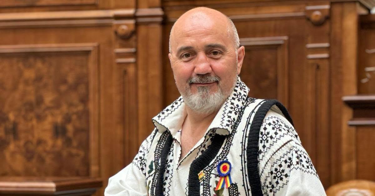 George Ștefanache părăsește USR Galați George Ștefanache, un membru marcant al Uniunii Salvați România (USR) din Galați, a anunțat recent decizia sa de a părăsi partidul