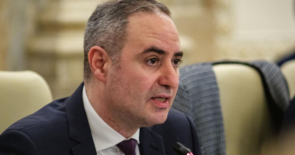 Ministrul interimar al Finanțelor, Dănuț Nazare, a anunțat astăzi pregătirile avansate pentru următorul test de rating al agenției Standard & Poor’s (S&P), care va avea loc în România peste aproximativ trei săptămâni