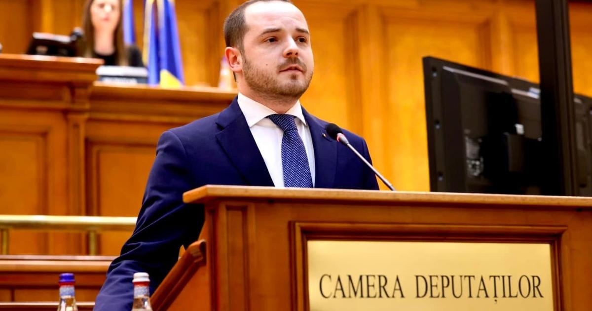 Fostul ministru al Sănătății, Alexandru Rogobete, a lansat acuzații grave la adresa actualului ministru interimar al Muncii, Dragoș Pîslaru, pe care îl vizează pentru modul în care a fost pregătit proiectul Legii salarizării bugetarilor