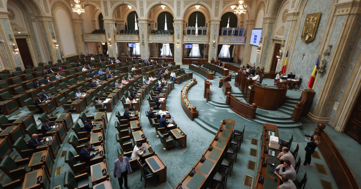 Senatul votează eliminarea „dublei admiteri” la liceu Senatul României se pregătește astăzi, de la ora 17:00, pentru votul final asupra proiectului de lege care ar urma să elimine conceptul de „dublă admitere” la liceu