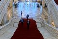 Anchetă la Senat: Bolojan și Tănăsescu, audiați în scandalul întâlnirii de la biroul președintelui Imaginile în care apar ILIE BOLOFAN și șefa Curții Constituționale (CCR), SIMINA TĂNĂSESCU, au fost analizate în Comisia de Constituționalitate a Senatului, în cadrul anchetei declanșate pe tema unei presupuse influențări a unei decizii CCR