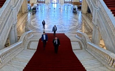 Anchetă la Senat: Bolojan și Tănăsescu, audiați în scandalul întâlnirii de la biroul președintelui Imaginile în care apar ILIE BOLOFAN și șefa Curții Constituționale (CCR), SIMINA TĂNĂSESCU, au fost analizate în Comisia de Constituționalitate a Senatului, în cadrul anchetei declanșate pe tema unei presupuse influențări a unei decizii CCR