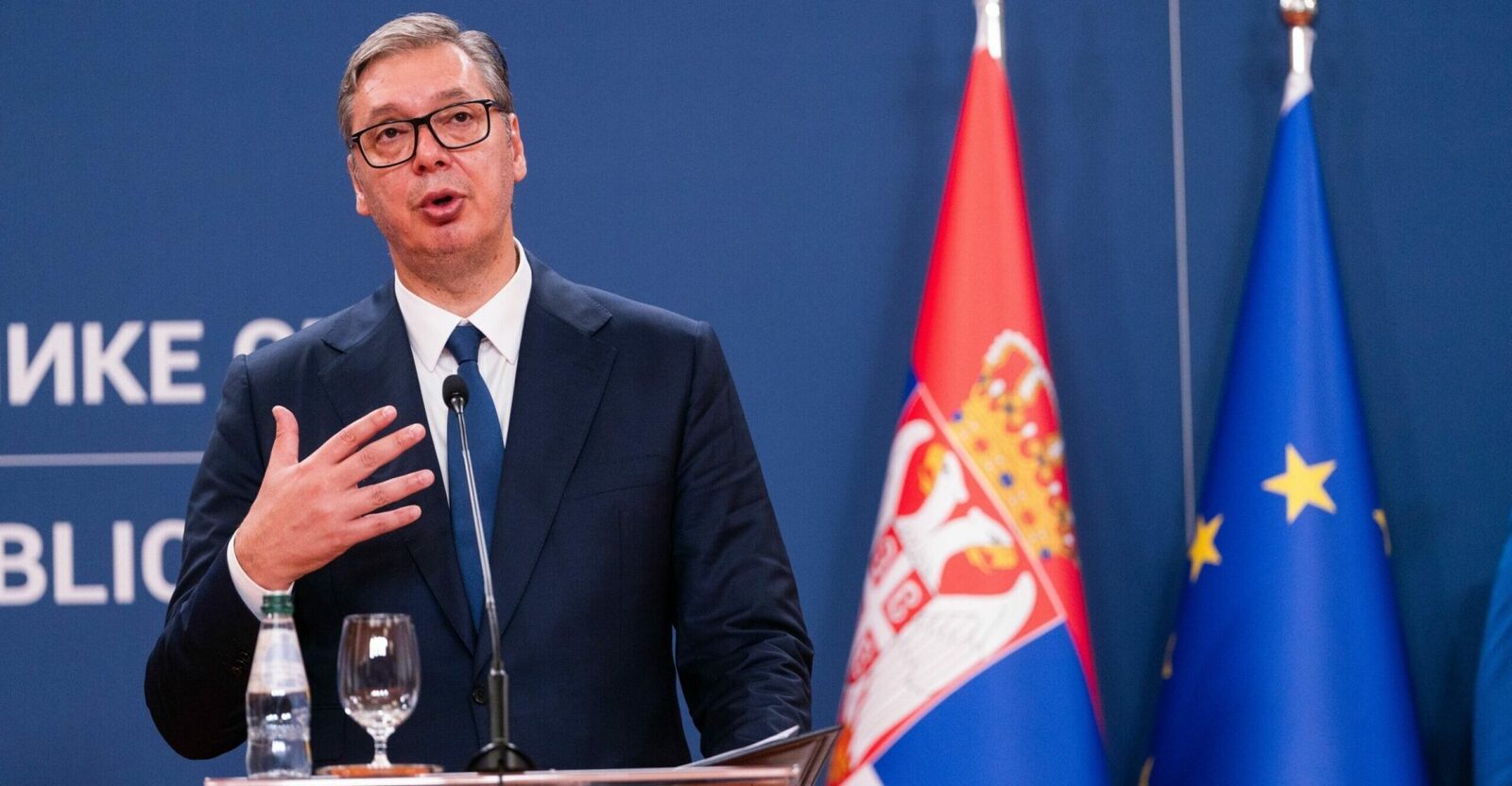 Vucic vrea la cârma guvernului Serbiei după alegerile din 2026 Președintele Serbiei, Aleksandar Vucic, a anunțat sâmbătă intenția sa de a prelua funcția de prim-ministru, în cazul în care Partidul Progresist Sârb (SNS), formațiunea sa politică, va obține victoria la alegerile parlamentare programate pentru 25 octombrie 2026