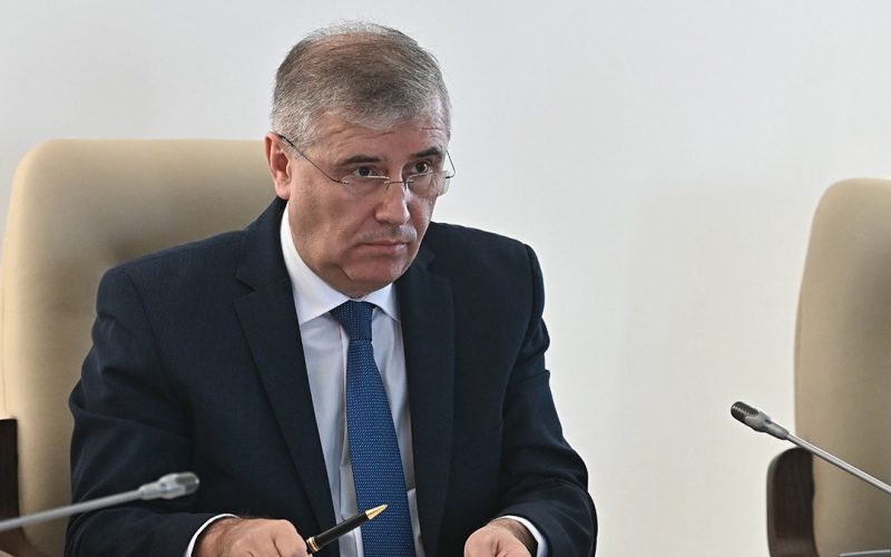Șeful SPP dă în judecată Ministerul Educației pentru teza de doctorat Șeful Serviciului de Protecție și Pază (SPP), Lucian Pahonțu, a inițiat, pe 10 septembrie 2026, un proces la Curtea de Apel București împotriva Ministerului Educației
