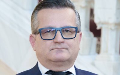 Florin-Lazăr Vlădică, actual șef al Oficiului Informații Integrate de la Cotroceni, a călătorit în august 2022 cu un avion privat Toyo Aviation, alături de omul de afaceri Michael Schmidt și trei persoane din conducerea grupului MHS