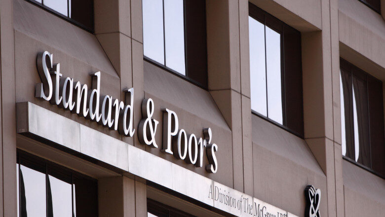 România, sub lupa Standard & Poor’s: Deficit bugetar în scădere, dar dobânzi în creștere Agenția de rating Standard & Poor’s va publica pe 2 octombrie raportul privind ratingul de țară al României