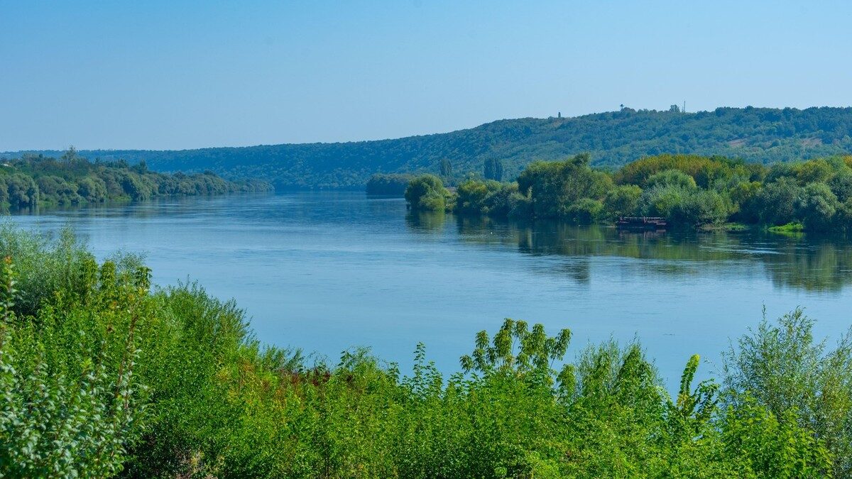 Urmărire pe Nistru, final neașteptat: grăniceri ucraineni ajung ilegal în Moldova Un incident diplomatic neașteptat a avut loc pe râul Nistru, pe 15 octombrie, în jurul orei 15:00, în apropierea satului Holosnita din Republica Moldova