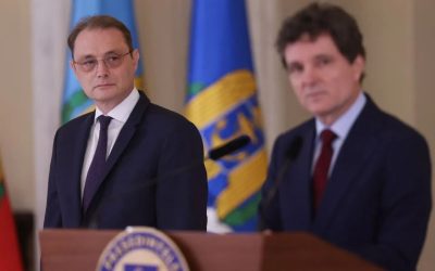 Guvernul Luca Niculescu este pe punctul de a fi finalizat, o formulă mixtă, cu politicieni din PSD și tehnocrați agreați de președintele Nicușor Dan, urmând să formeze noul Executiv