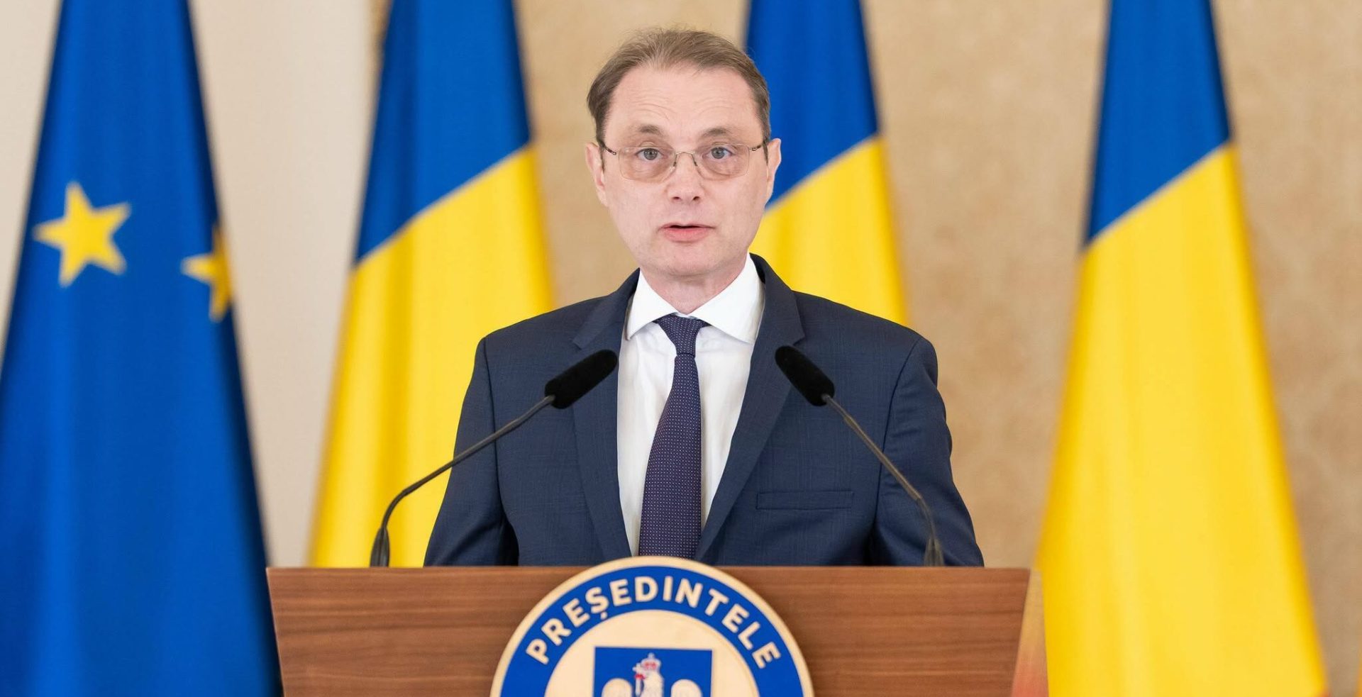 Niculescu, premierul desemnat, pregătește intrarea în Guvern după întâlniri cu PSD LUCA NICULESCU, premierul desemnat de Nicușor Dan, a transmis un mesaj clar echipei sale, după o întâlnire considerată de analiști drept decisivă, desfășurată duminică, 18 octombrie 2026, la Vila Lac