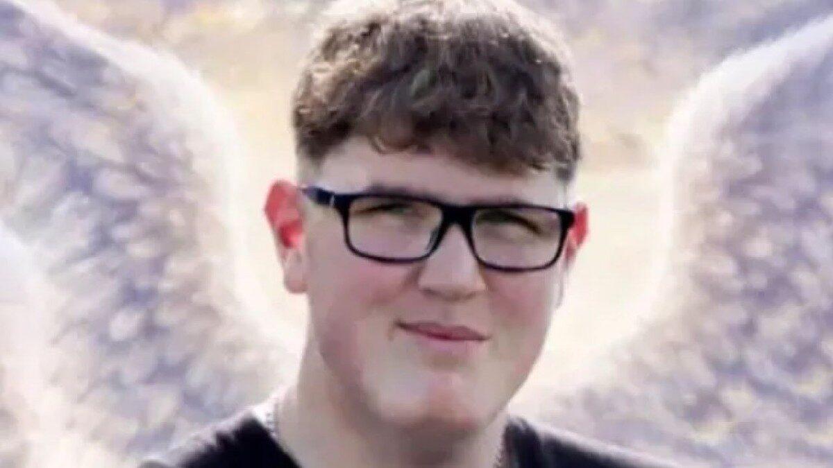 Trupul greșit predat familiei după un accident rutier mortal O familie din Marea Britanie a trăit o traumă dublă și inimaginabilă după ce a fost indusă în eroare cu privire la identitatea fiului lor, decedat în urma unui accident rutier