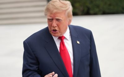 Trump cere un nou președinte în Ucraina și critică atacurile asupra rafinăriilor rusești Donald Trump a declarat sâmbătă că este momentul ca Ucraina să aibă un nou lider care să poată ajunge la un acord cu Rusia, condamnând în același timp atacurile aeriene asupra rafinăriilor din Rusia
