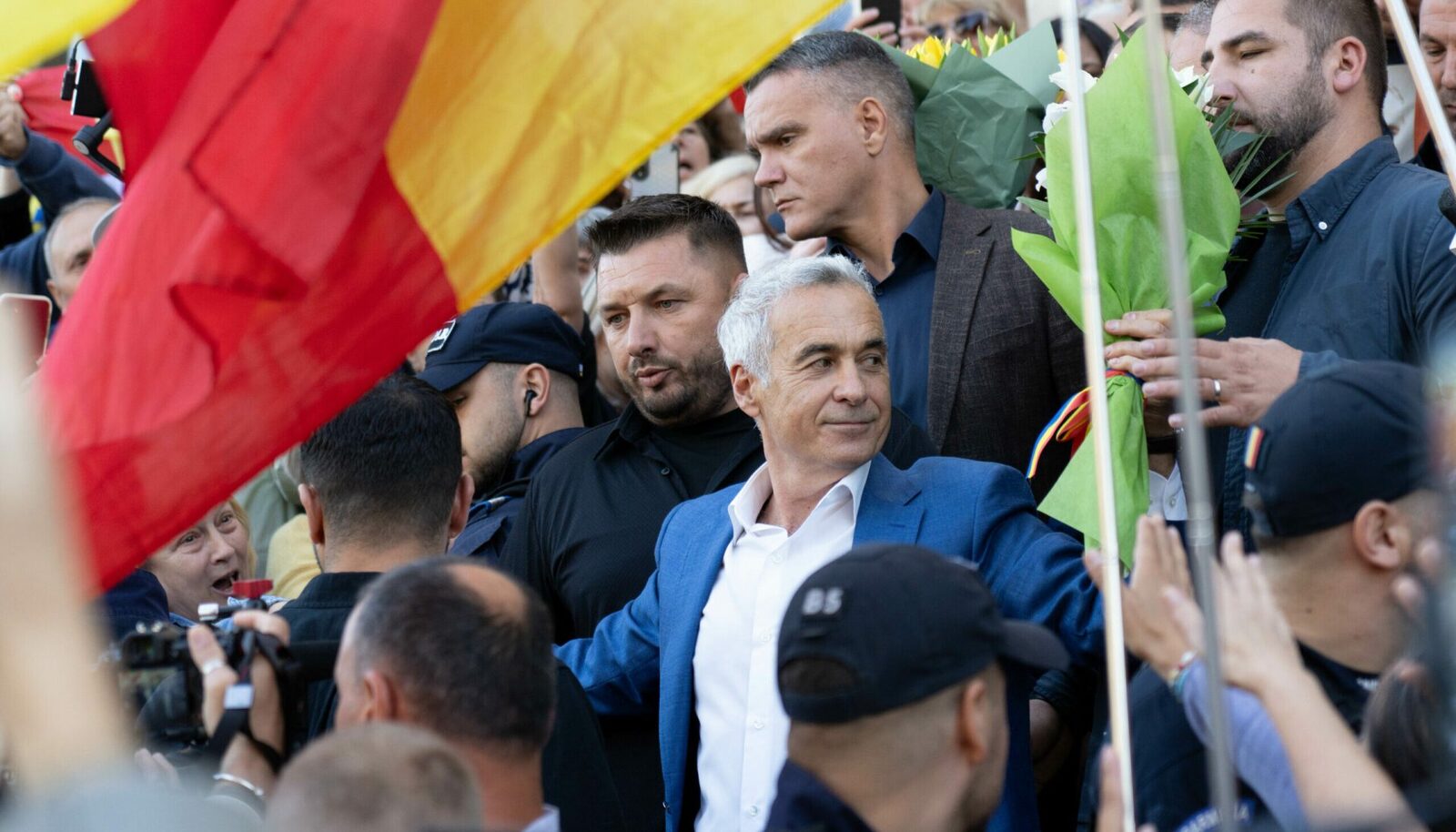 Călin Georgescu a transmis, în noaptea de vineri spre sâmbătă, 10 octombrie, primul mesaj adresat susținătorilor săi din arestul central, după 11 nopți petrecute în detenție