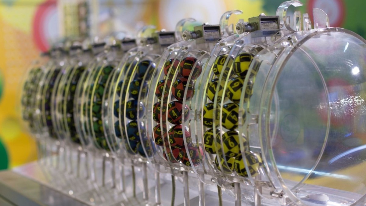 Reporturi consistente la Loto, mize mari pentru câștigători duminică Duminică, 11 octombrie, au loc noi trageri pentru jocurile Loto 6/49, Noroc, Joker, Noroc Plus, Loto 5/40 și Super Noroc, fondurile reportate ajungând la sume considerabile, atrăgând interesul jucătorilor