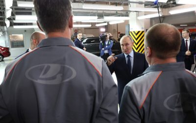 Salariile muncitorilor Lada, dezvăluite: De la 1.150 la 4.180 de euro lunar Conducerea companiei AvtoVAZ, cel mai mare producător auto din Rusia, a făcut publice detaliile despre veniturile angajaților din fabricile sale