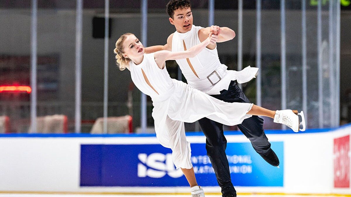 Maite Van Mulders, noua speranță a dansului pe gheață românesc Maite Van Mulders, patinatoare artistică la proba de dans pe gheață, născută pe 23 iunie 2006 în Asse, Belgia, reprezintă România în competițiile internaționale alături de partenerul său, Andrei Dominic Tudor