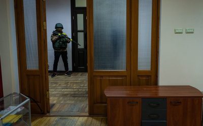 Proteste violente în Odesa: Comunitatea romă atacă un centru de recrutare Un incident grav a zguduit orașul Odesa din Ucraina, unde membri ai comunității rome au recurs la acte de vandalism în fața Centrului de Recrutare din raionul Peresip