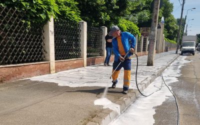 Curățenie la bordură în Sectorul 2. Șoseaua Andronache, spălată mecanizat