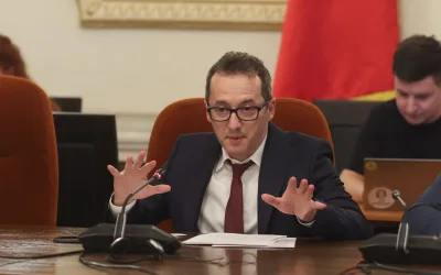 Aventurile ministrului propus pentru Digitalizare: întârziere, cravată și ironii parlamentare Candidatul desemnat pentru portofoliul Ministerului Digitalizării, Bogdan Dumitru, a stârnit discuții aprinse în comisiile parlamentare, sosiind cu o întârziere considerabilă la audierea sa