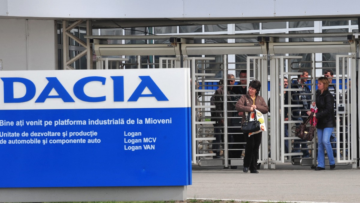 Dacia oferă compensații substanțiale, de până la 210.000 de lei net, angajaților care acceptă plecarea voluntară