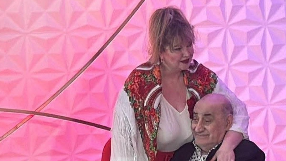 Viorel Lis, apariție publică după o lungă perioadă petrecută în izolare Fostul primar al Capitalei, Viorel Lis, a fost recent prezent în platoul emisiunii lui Cristi Brancu de la Prima TV, marcând astfel prima sa apariție publică de când se află în scaunul cu rotile